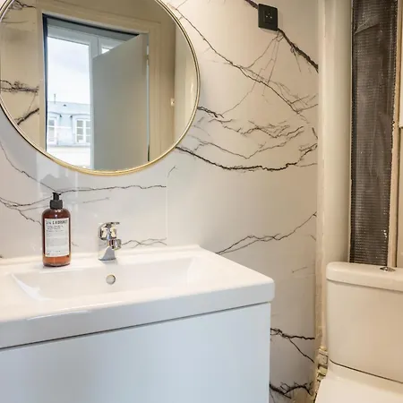 Bail Mobilite Luxe Le Marais Apartment